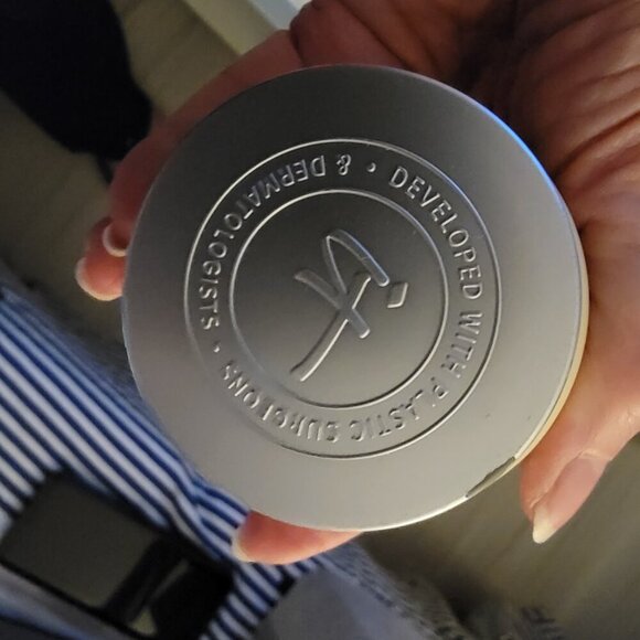 IT Cosmetics Confidence in a Cream Anti-Aging Hydrating Moisturizer 2 OZ New - Picture 7 of 12